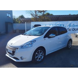 PEUGEOT 208 Style 1.2i...