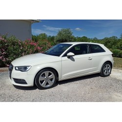 AUDI A3 III (3ème Génération) 1.6 TDi 105CH FAP Ambition 3 Portes Blanche